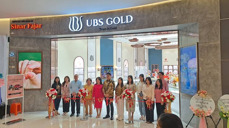 Peresmian gerai UBS Gold di pusat perbelanjaan